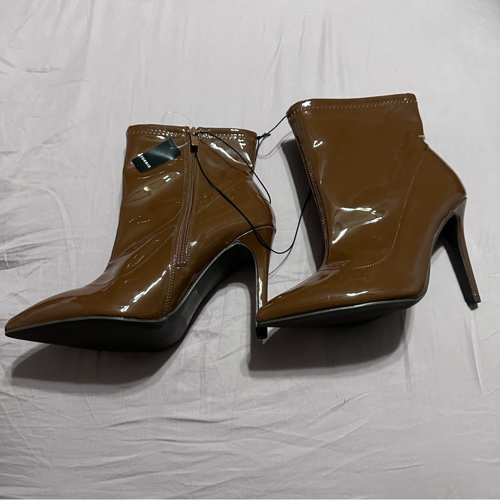 NWT Torrid Brown Stretch Point Toe Heeled Booties